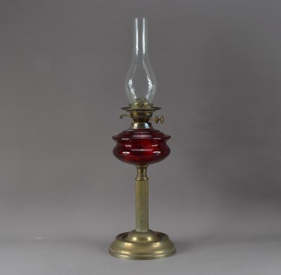 Lot 392 - A 19th century oil lamp