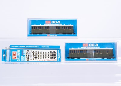 Lot 115 - Peco 00-9 Gauge SR Olive Green Coaches, and Peco 00-9 Turnouts