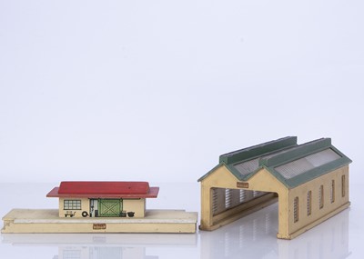 Lot 283 - Hornby-Dublo pre-war 00 Gauge wooden Engine Shed and Goods Depot