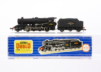 Lot 306 - Hornby-Dublo 00 Gauge late issue 3-Rail 3224 Class 8F 2-8-0 Locomotive and Tender