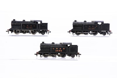 Lot 326 - Hornby-Dublo 00 Gauge 3-Rail LNER black 2690 and 9596 0-6-2 Tank Locomotives