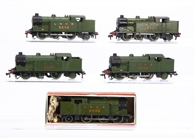 Lot 327 - Hornby-Dublo 00 Gauge 3-Rail LNER green 9596 0-6-2 Tank Locomotives