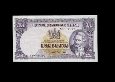 Lot 23 - New Zealand 1 Pound note