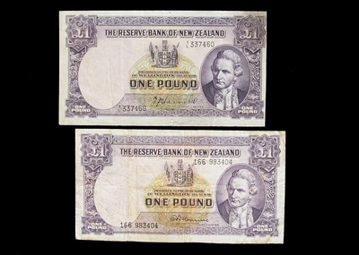 Lot 24 - Pair of New Zealand 1 Pound notes