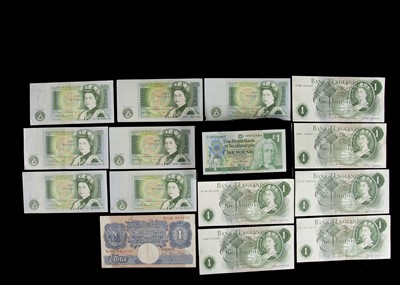 Lot 32 - Group of Fourteen Bank of England £1 notes (odds)