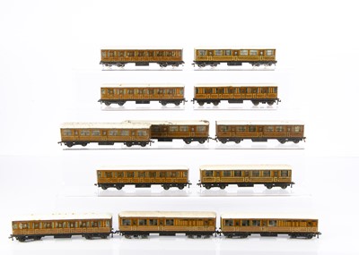 Lot 338 - Hornby-Dublo 00 Gauge Teak Coaches