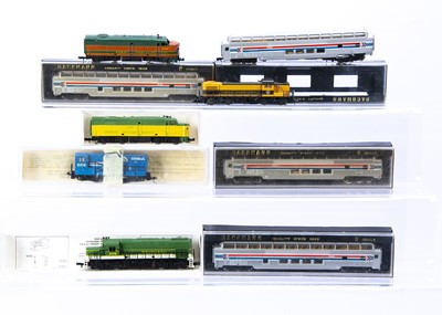 Lot 105 - American Outline N Gauge Diesel Locomotives and Amtrak Coaching Stock