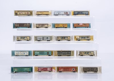 Lot 106 - American Outline N Gauge Box Cars and Reefer Cars