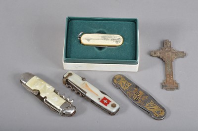 Lot 163 - A collection of pocket knives