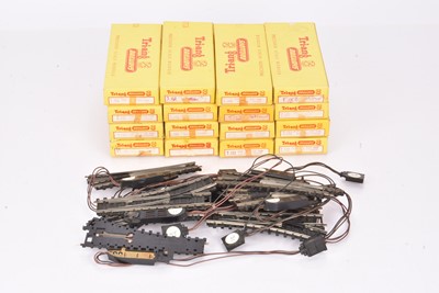 Lot 140 - Tri-ang TT Gauge Type B Track T162 and T163 Electric Points