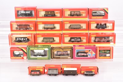 Lot 193 - Hornby Margate and China 00 Gauge Rolling Stock