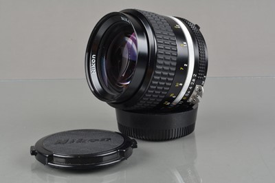 Lot 501 - A Nikon Nikkor 85mm f/2 AI-S Lens