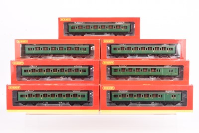 Lot 198 - Hornby 00 Gauge Southern and BR Maunsell coaches