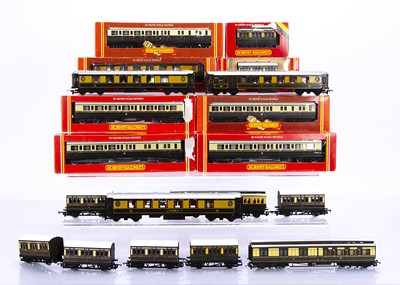 Lot 199 - Hornby 00 Gauge chocolate/cream Pullman and GWR coaches