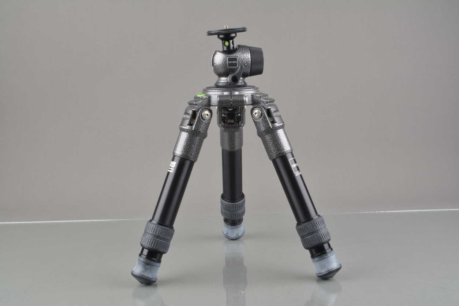 Lot 607 - A Gitzo GT 3320 BS Tripod