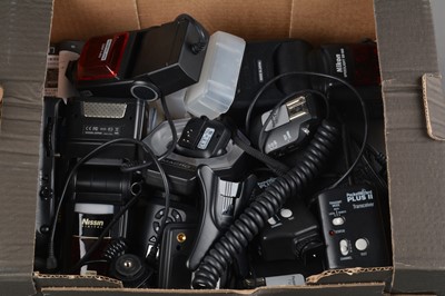 Lot 614 - Flash Units and Flash Accessories