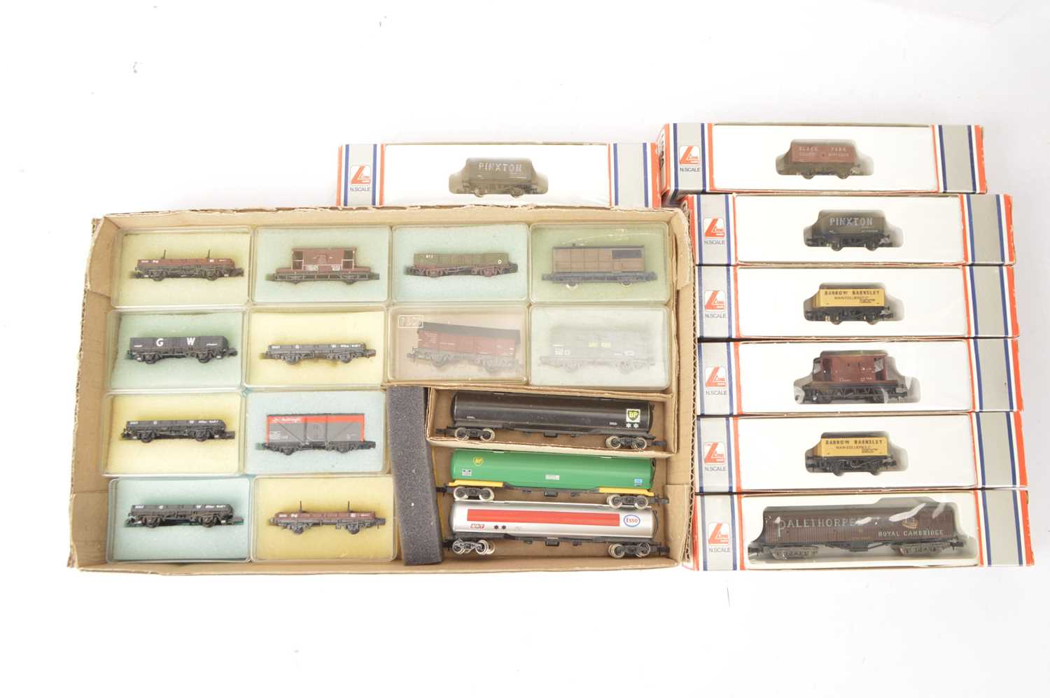 Lot 19 - N Gauge British Outline Goods Wagons (22)