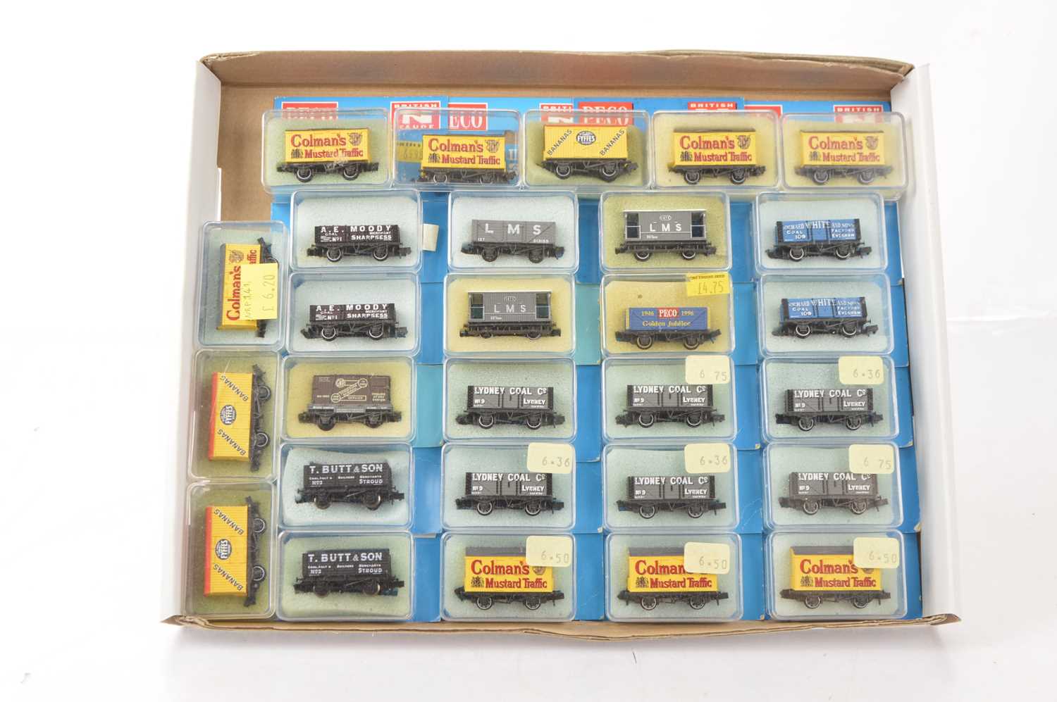 Lot 20 - N Gauge Peco Private Owner and Other Goods Wagons (28)