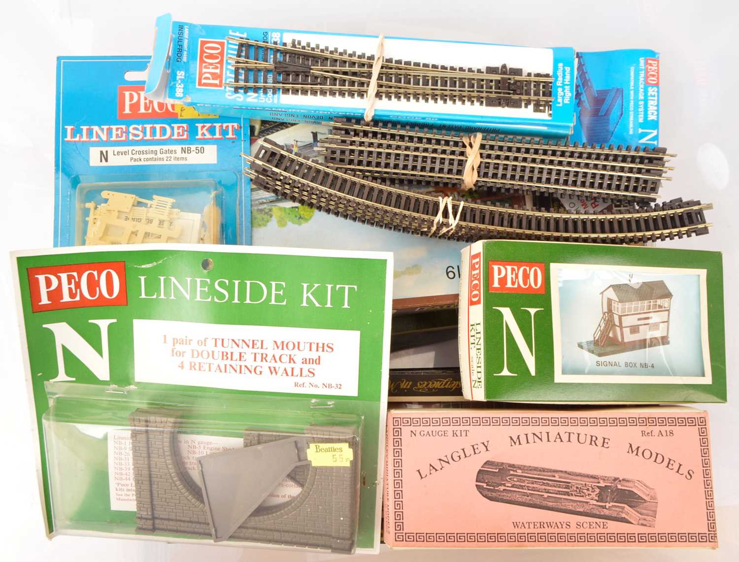 Lot 36 - N Gauge Track and Trackside Accessories (Qty)