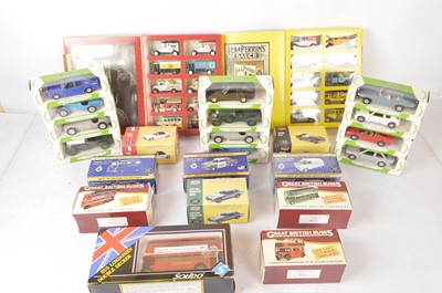 Lot 53 - Graham Farish by Bachmann N Gauge BR Crimson and Cream Coaching Stock (9)