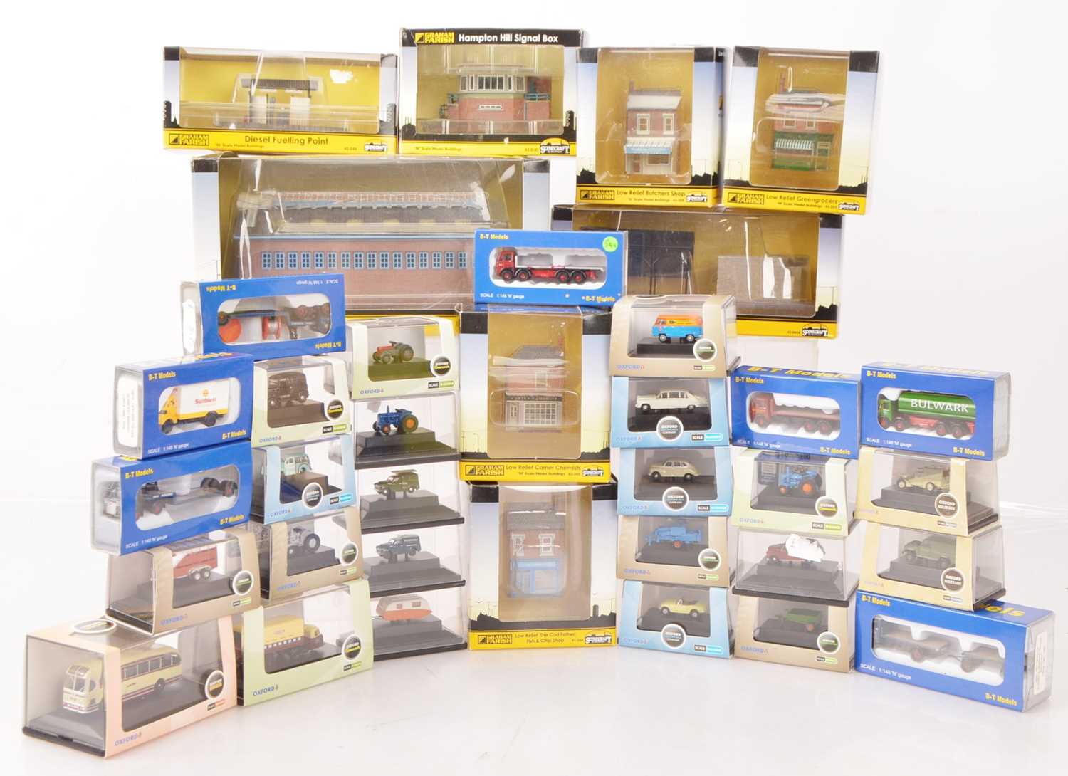Lot 76 - N Gauge Graham Farish by Bachmann Trackside Buildings and Trackside Vehicles by Oxford and Others (36)