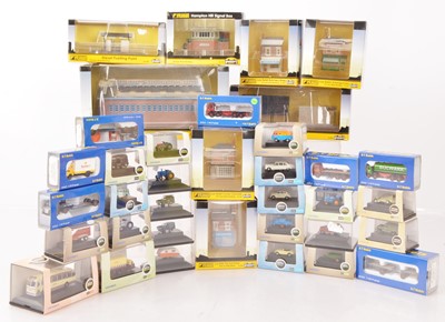 Lot 76 - N Gauge Graham Farish by Bachmann Trackside Buildings and Trackside Vehicles by Oxford and Others (36)