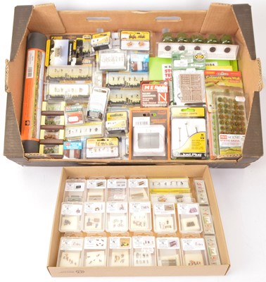 Lot 77 - N Gauge Trackside Kits and Accessories (75)