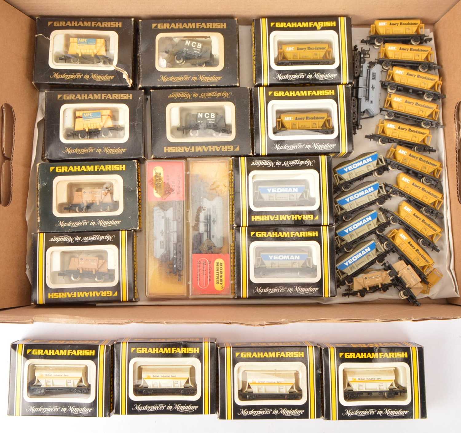 Lot 83 - N Gauge Hopper Wagons (32)