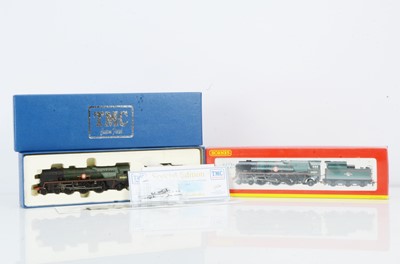 Lot 97 - Hornby China OO Gauge Merchant Navy Class Steam Locomotives and Tenders One a TMC Special