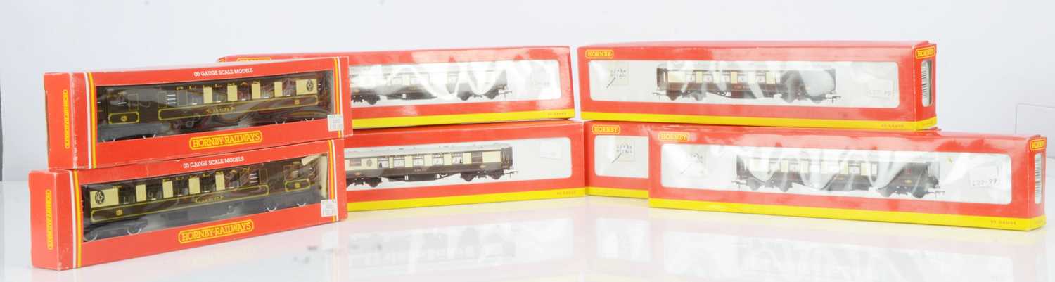 Lot 99 - Hornby OO Gauge Pullman Coaching Stock (8)