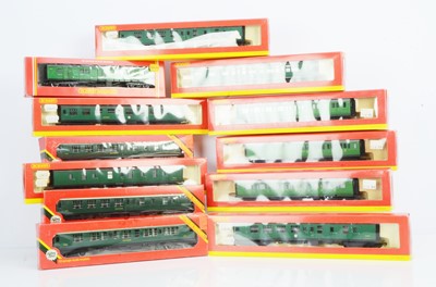 Lot 100 - Hornby OO Gauge BR/SR Green Coaching Stock (11)