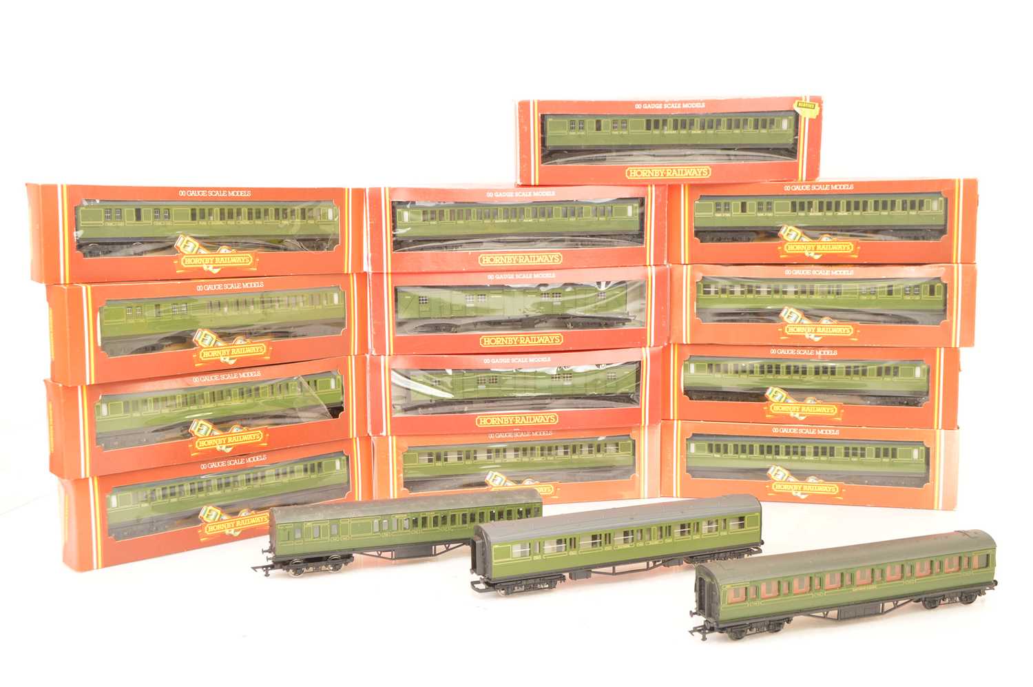 Lot 138 - Hornby Margate OO Gauge SR Coaches (16)