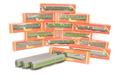 Lot 139 - Hornby Margate OO Gauge SR Coaches (15)