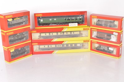 Lot 173 - Hornby China OO Gauge Coaches and Brake Vans (9)