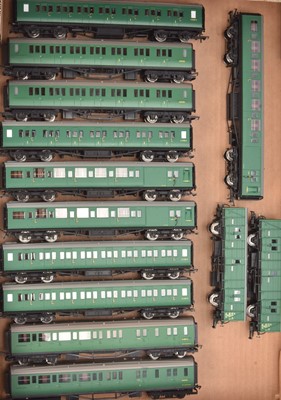 Lot 246 - Hornby 00 Gauge BR SR green Maunsell Coaches and Utility Vans