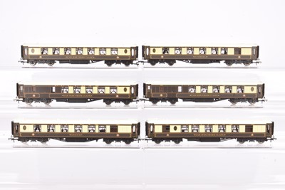 Lot 247 - Hornby 00 Gauge chocolate and cream Pullman Coaches with lights