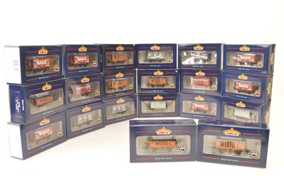 Lot 192 - Bachmann OO Gauge Private Wagons (20)