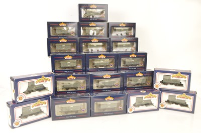 Lot 195 - Bachmann OO Gauge LMS Goods Wagons (20)