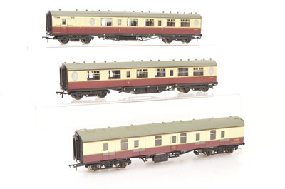 Lot 217 - Bachmann 00 gauge Thompson BR maroon and cream Coaches 3)