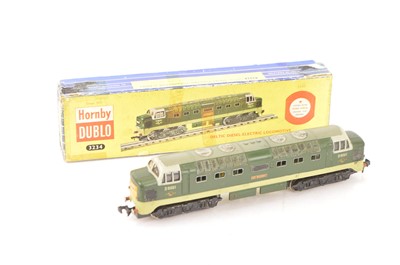 Lot 231 - Hornby-Dublo 00 Gauge 3-Rail 3234 BR two tone green  D9001 'St Paddy' Diesel Locomotive