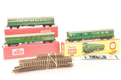 Lot 258 - Hornby-Dublo 00 Gauge 2-Rail BR green EMU 3-Car Set including Export  items