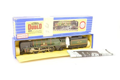 Lot 260 - Hornby-Dublo 00 Gauge 3-Rail 5235 BR green 24042 'Dorchester' professionally converted to 2-Rail probably by Beattie's in 1960's