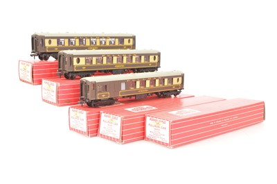 Lot 275 - Hornby-Dublo 00 Gauge 2-Rail Export Pullman Cars (5)