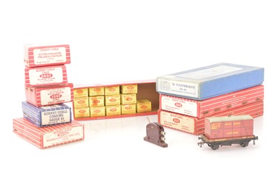 Lot 291 - Thirteen Hornby-Dublo 00 Gauge 2-Rail Dinky Toys 787 Lighting Kits Footbridges and Buffer stops and other items (22)