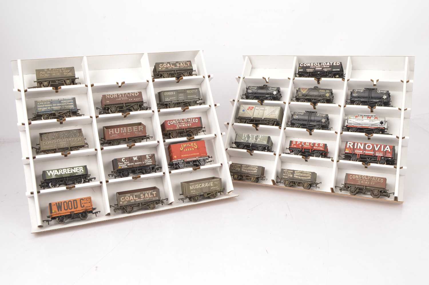 Lot 337 - 00 Gauge Private owners Wagons and Tank Truck by various makers (27)