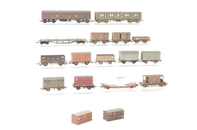 Lot 338 - 00 Gauge Wagons by various makers (18)