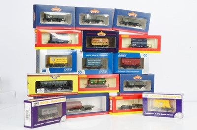 Lot 355 - OO Gauge Goods Wagons (16)