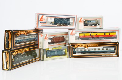 Lot 363 - OO Gauge Diesel Locomotives and Rolling Stock