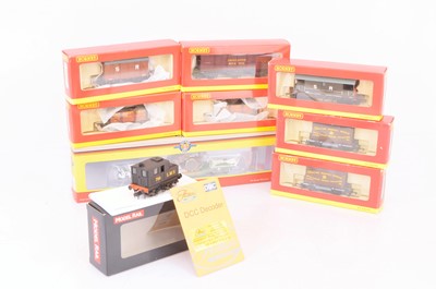 Lot 388 - OO Gauge Model Rail Sentinel Locomotive Hornby China and Oxford Rail Goods Wagons (9)