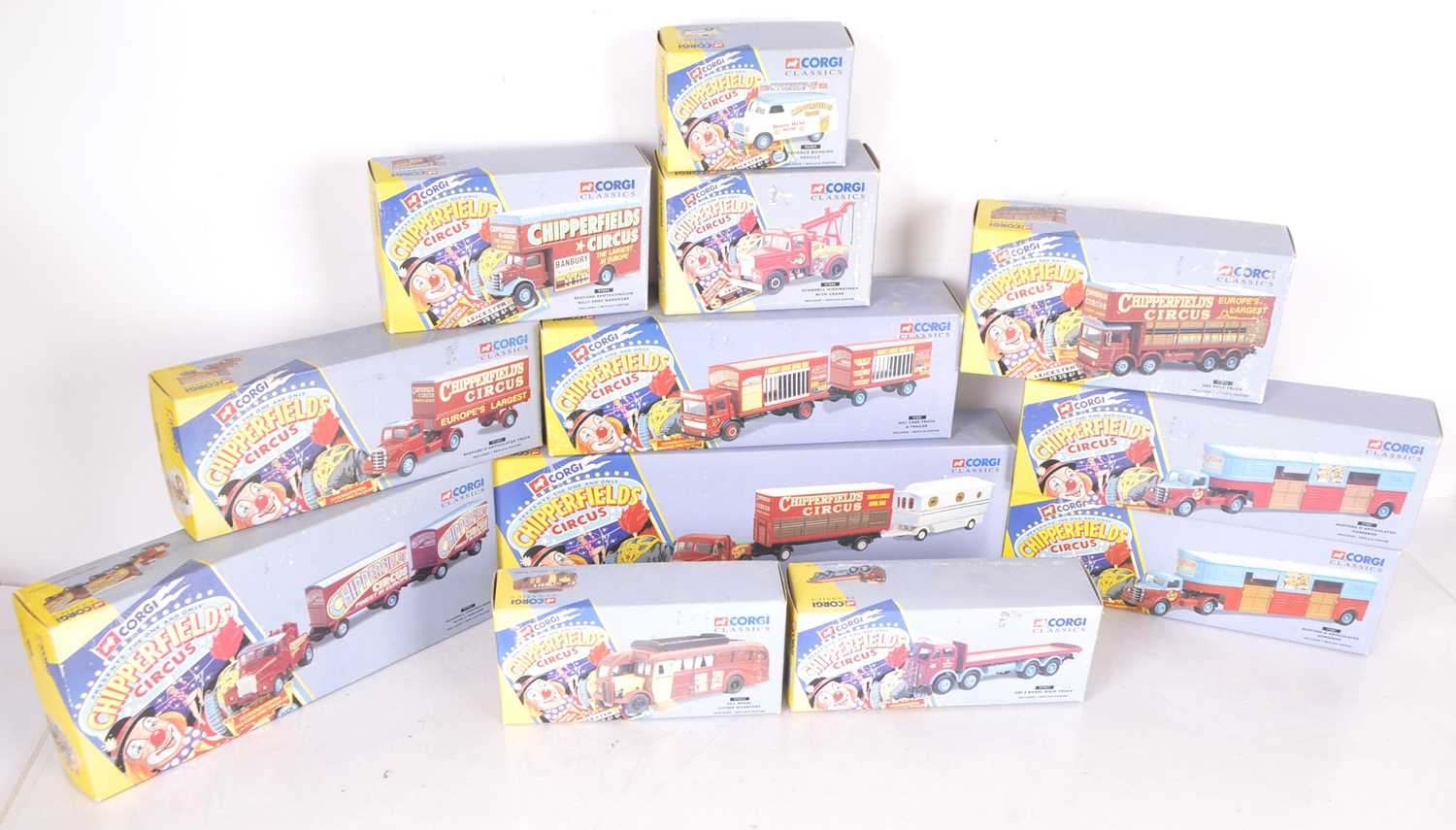 Lot 15 - Corgi Classics Chipperfields Circus (12)